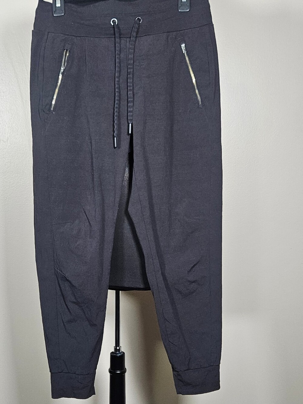Athleta Trekki North Zip Pocket Jogger Drawstring Wide wais Active Wear Ankle